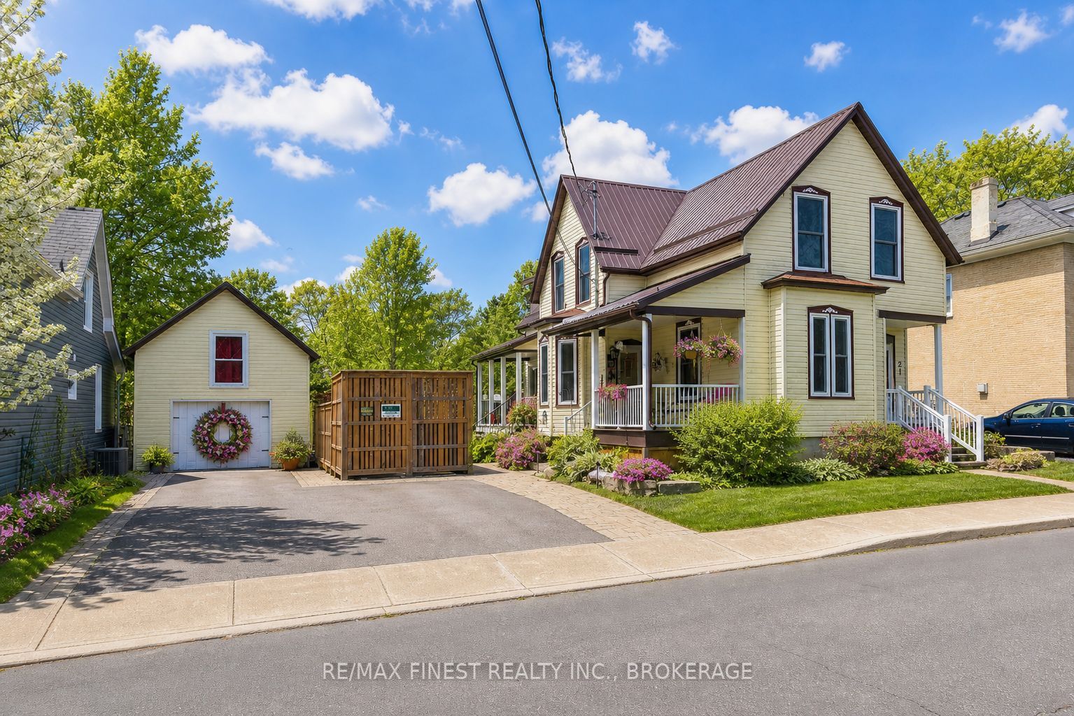 21 Centre Street Property Photo 2