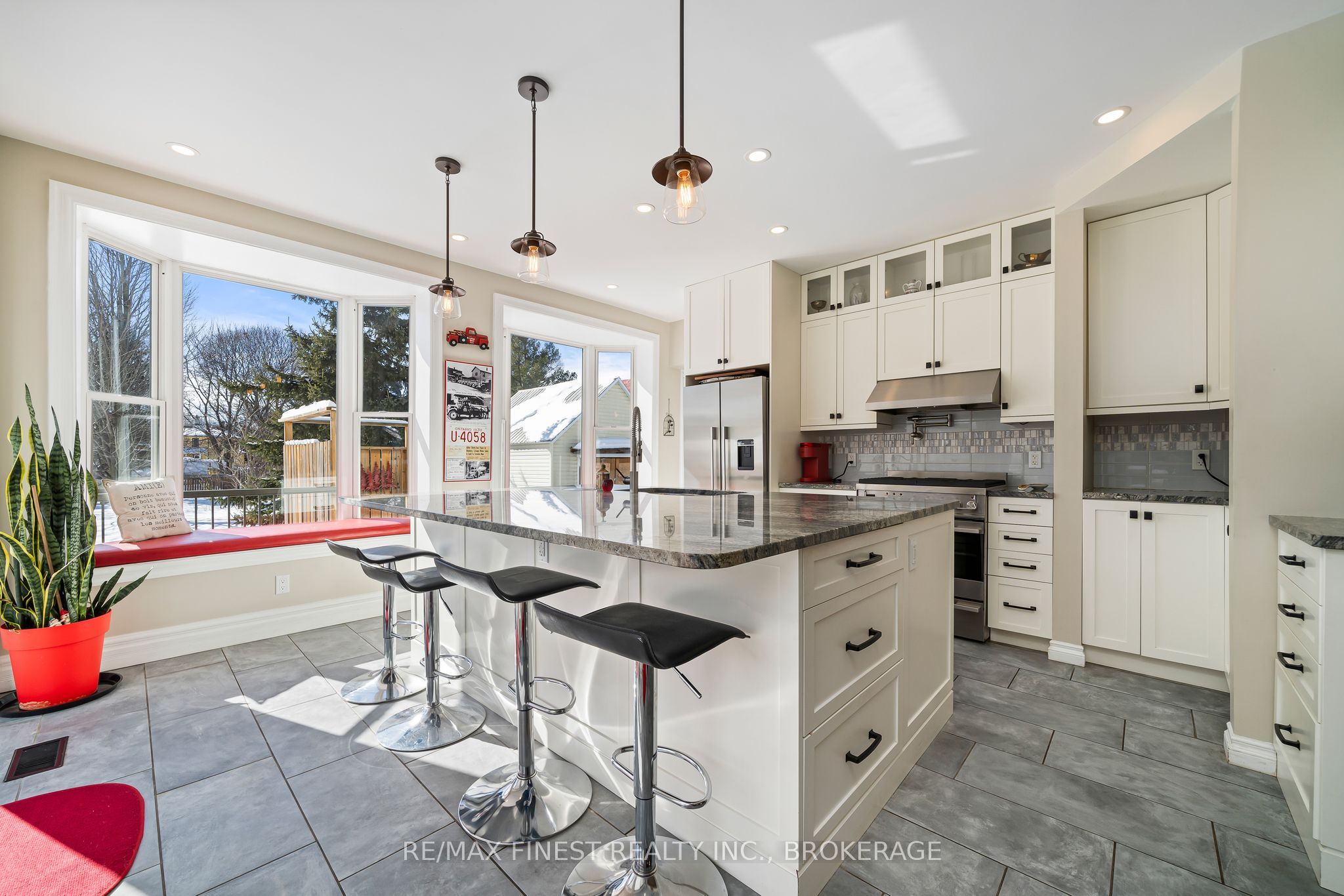 21 Centre Street Property Photo 10