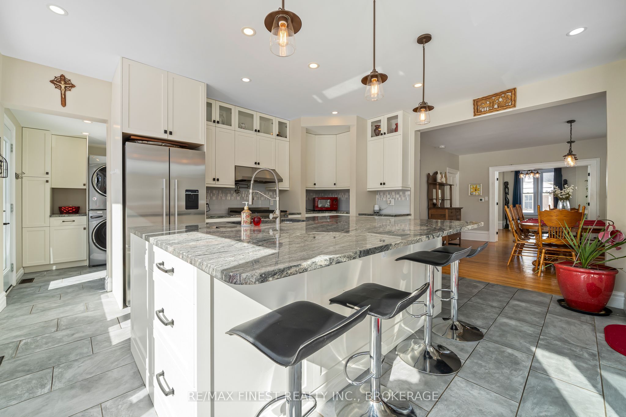 21 Centre Street Property Photo 15