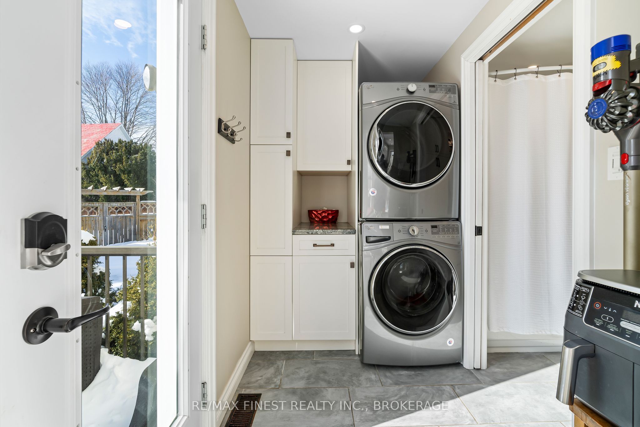 21 Centre Street Property Photo 16