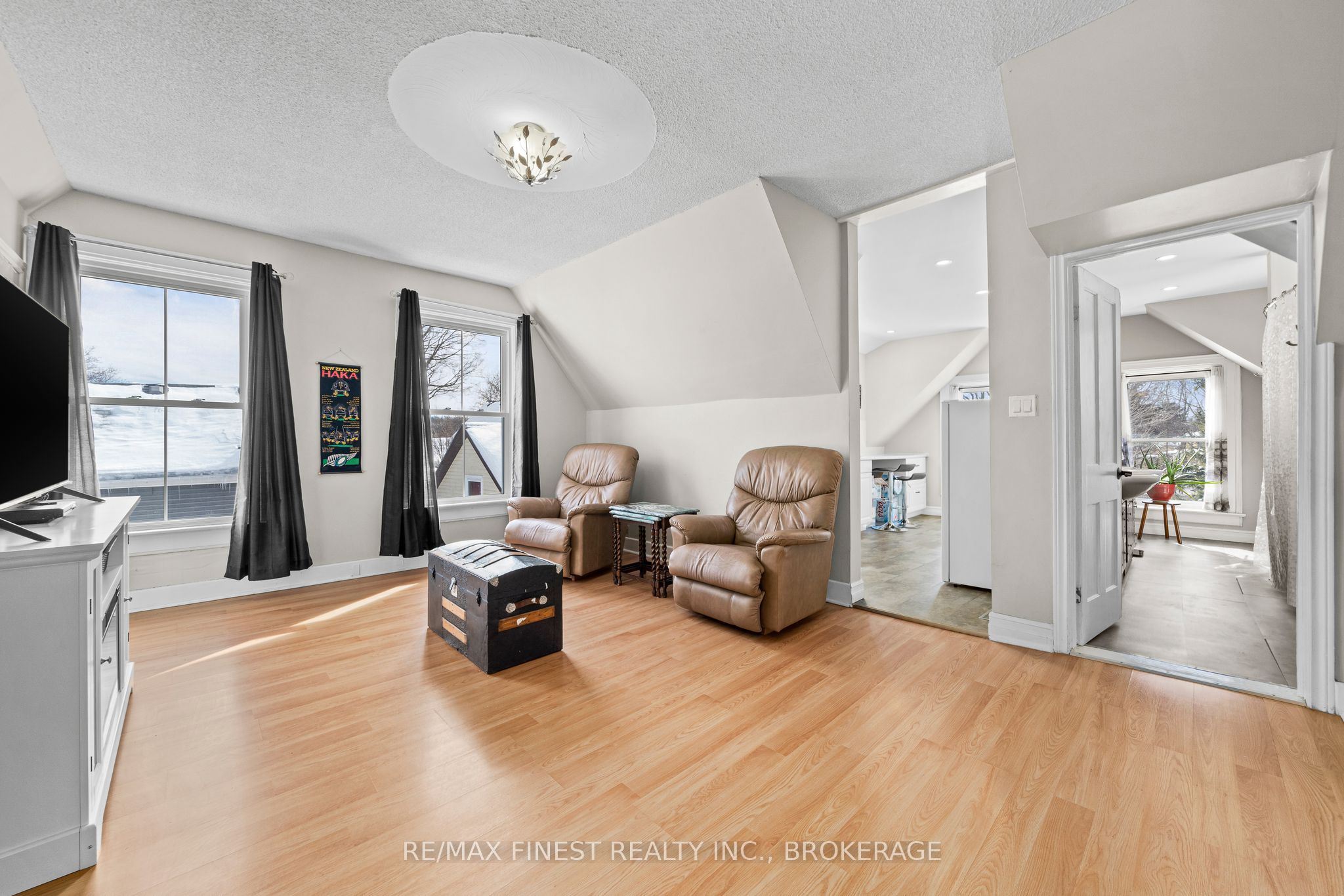 21 Centre Street Property Photo 18