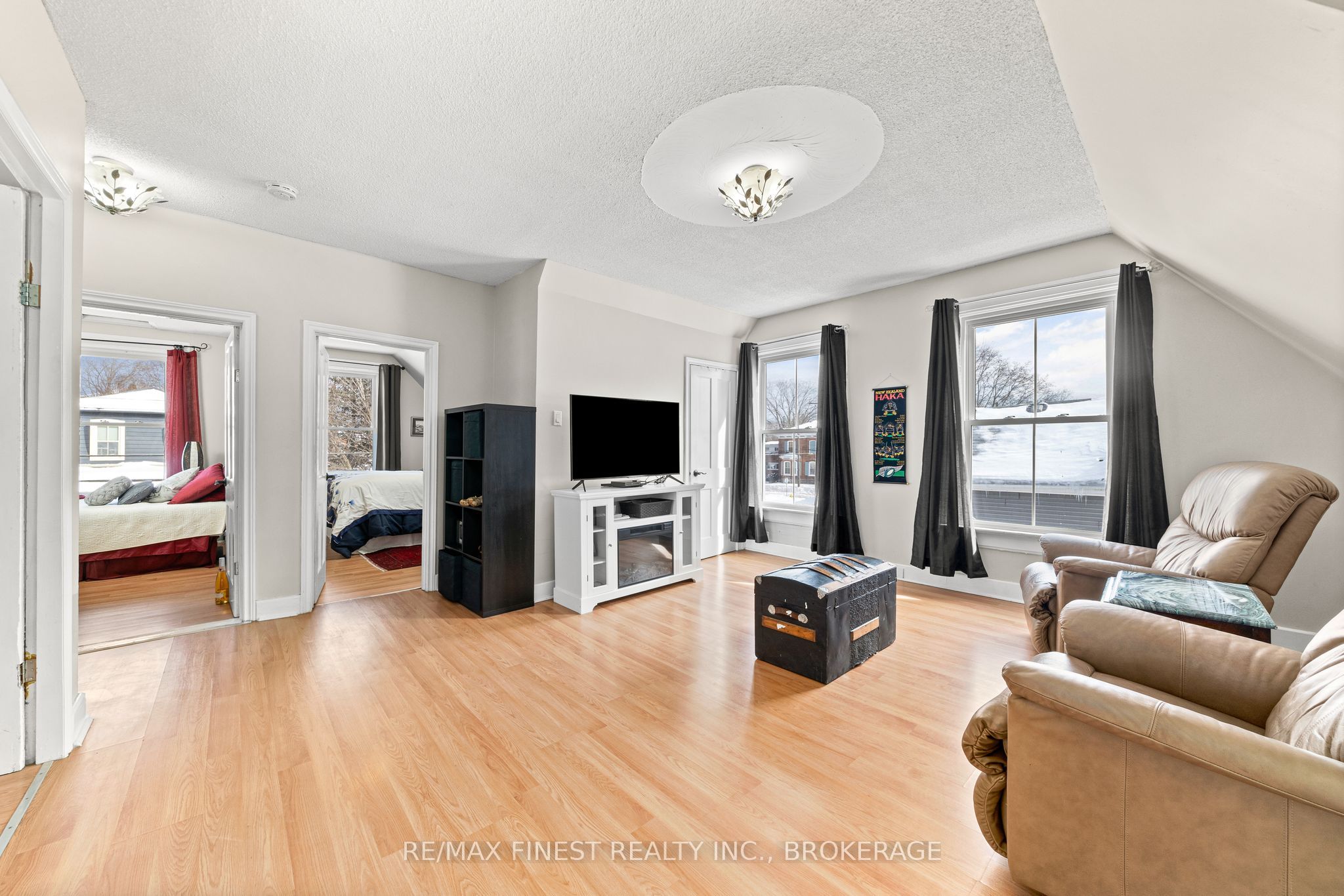 21 Centre Street Property Photo 19