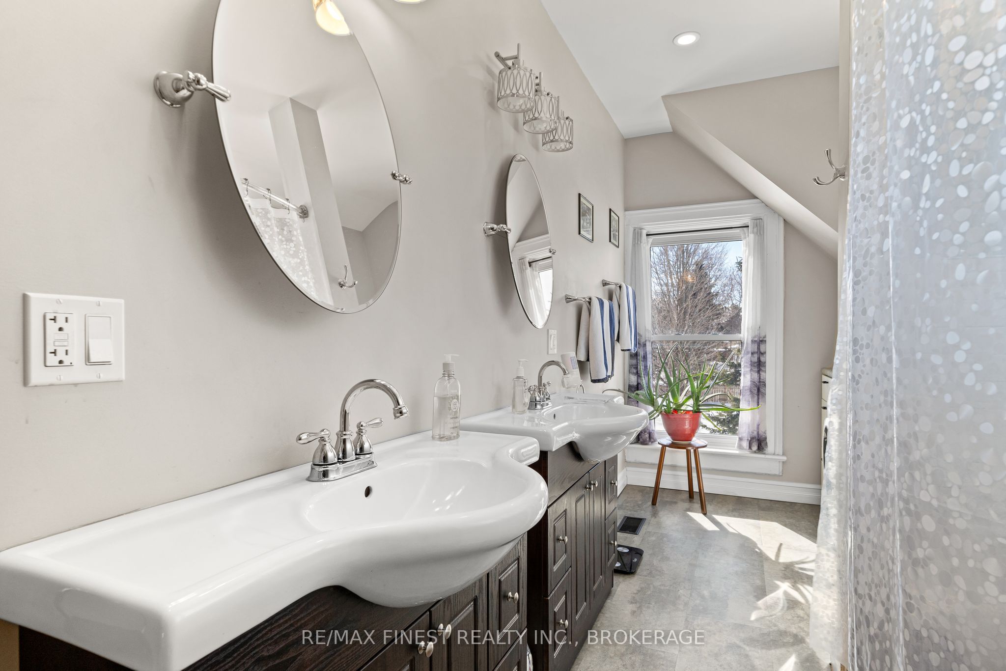 21 Centre Street Property Photo 26