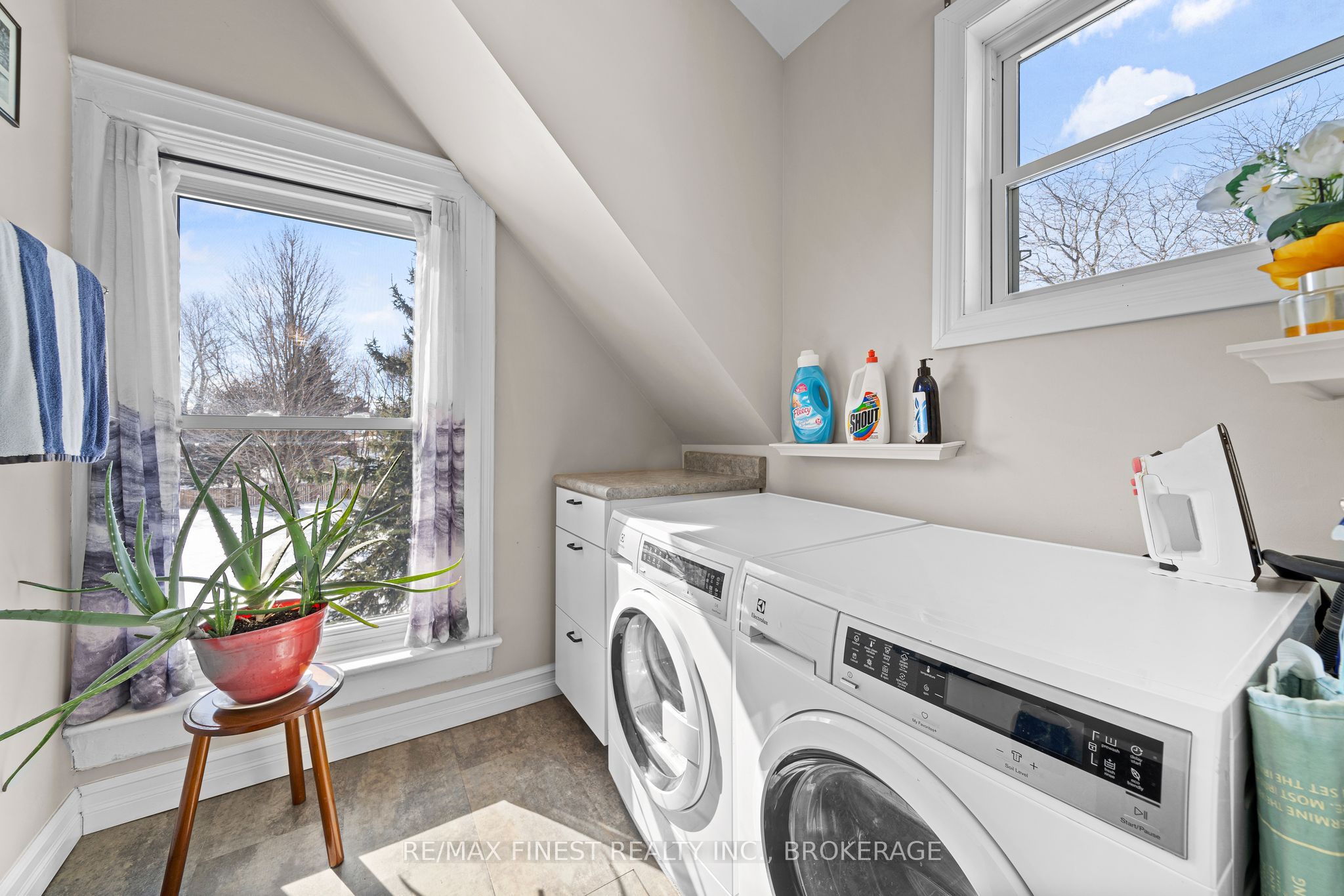 21 Centre Street Property Photo 27