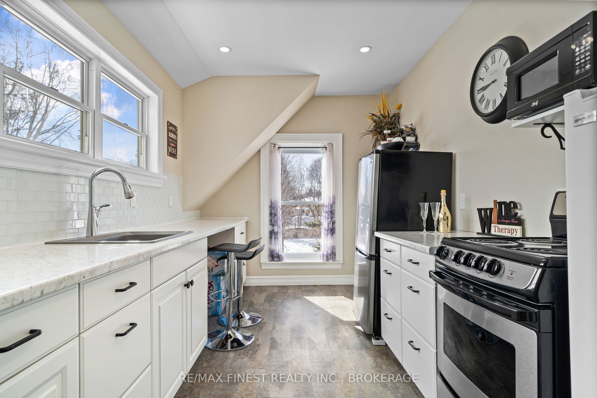 21 Centre Street Property Photo 29
