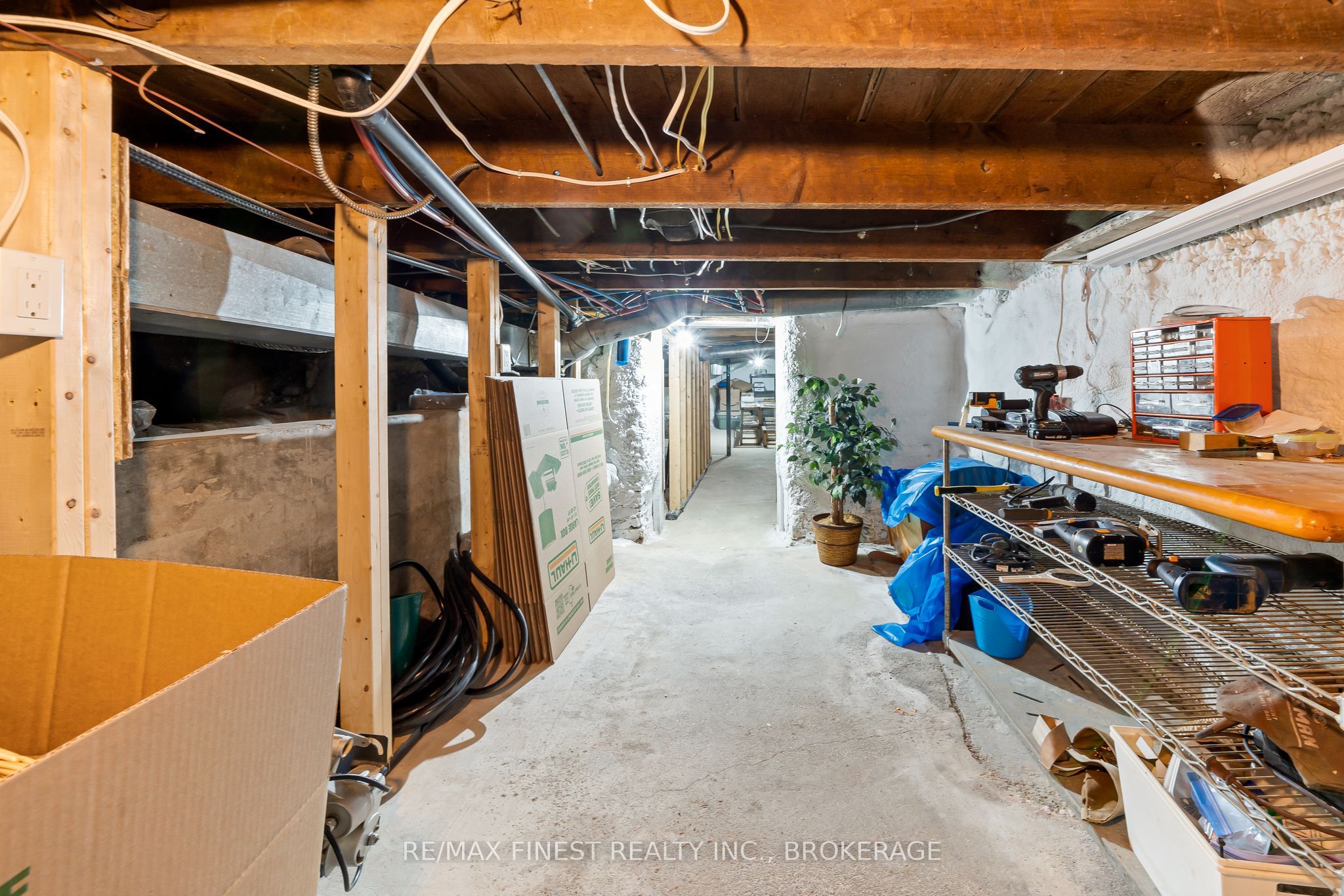 21 Centre Street Property Photo 31