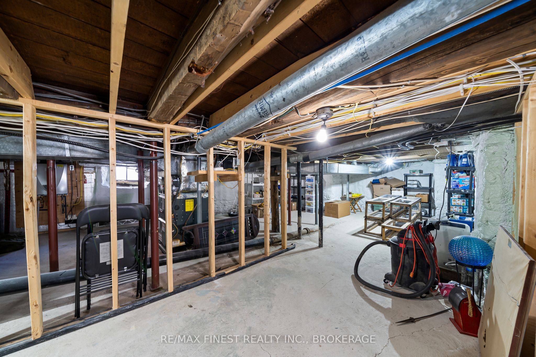 21 Centre Street Property Photo 32