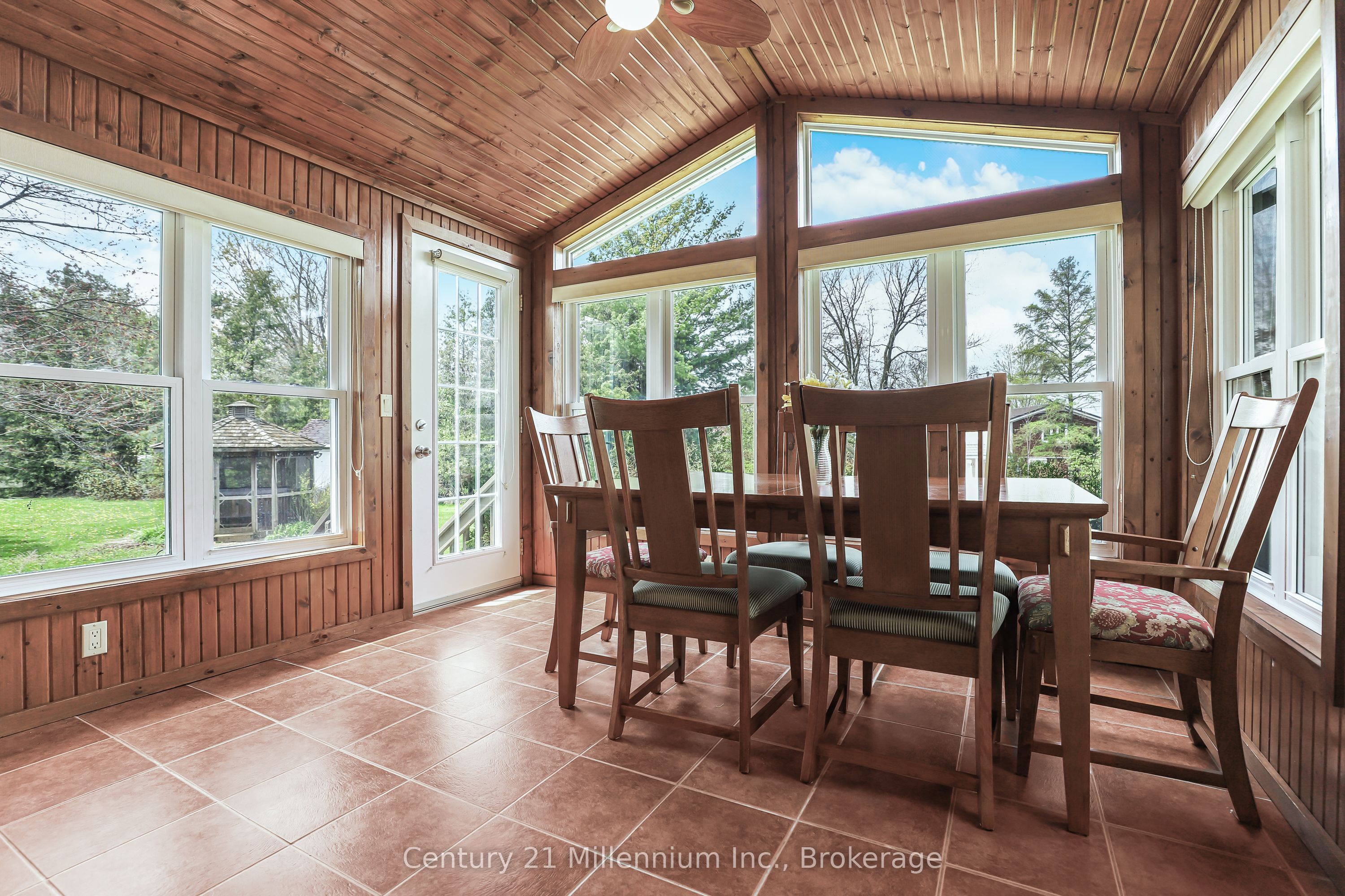 72234 Lakeshore Drive Property Photo 9