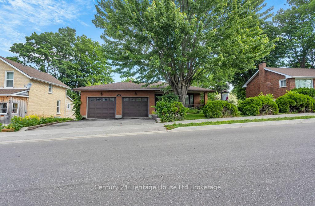 165 Park Row Property Photo 2