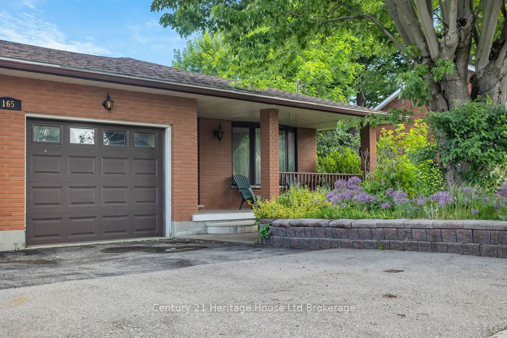 165 Park Row Property Photo 4