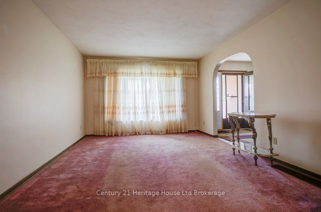 165 Park Row Property Photo 5