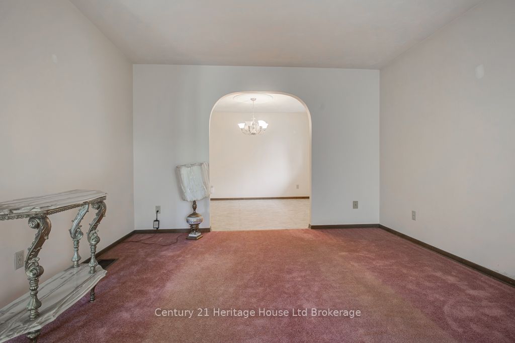 165 Park Row Property Photo 6