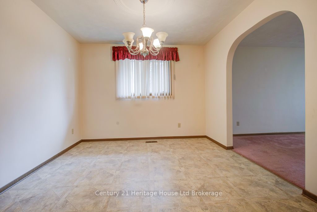 165 Park Row Property Photo 7