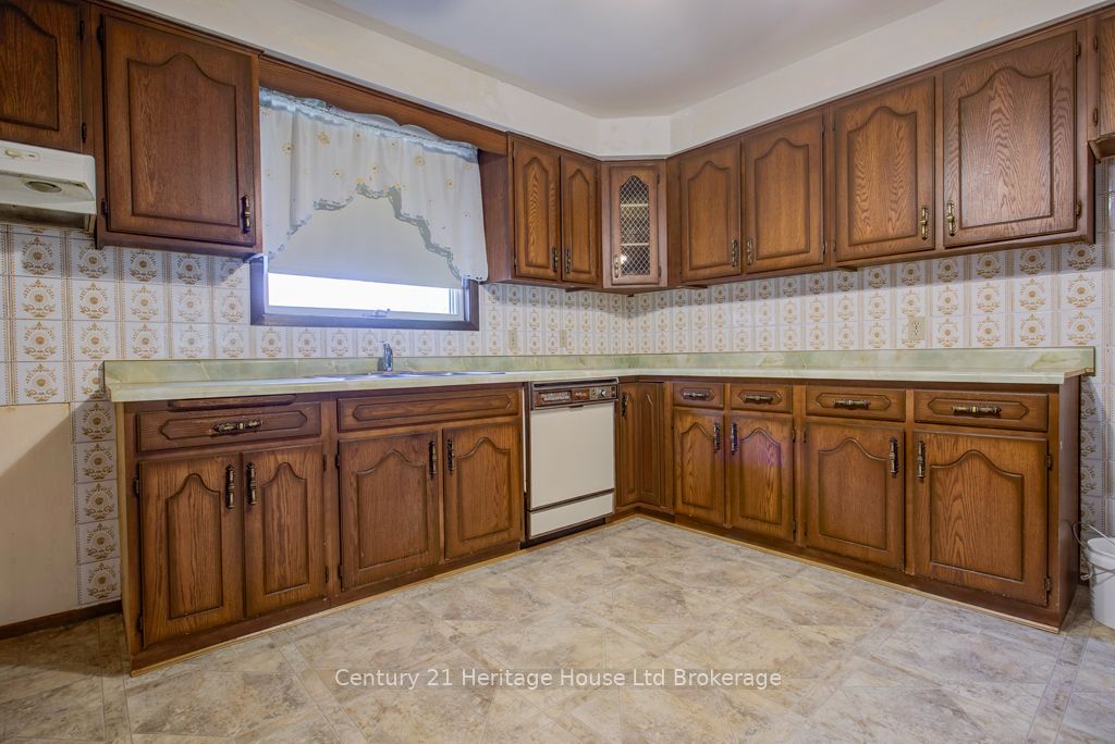165 Park Row Property Photo 10