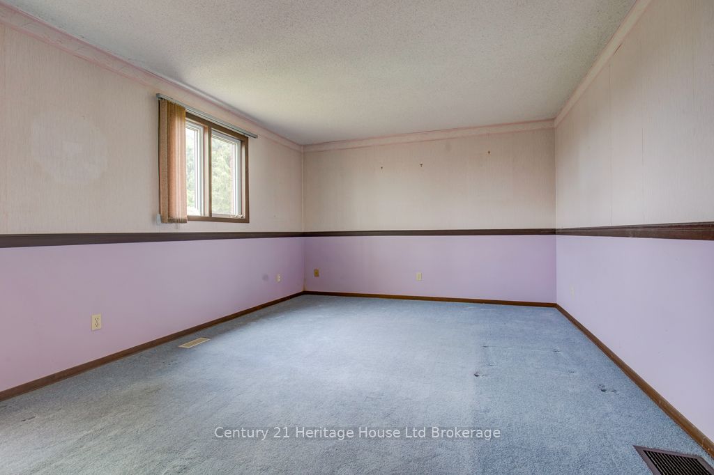 165 Park Row Property Photo 11