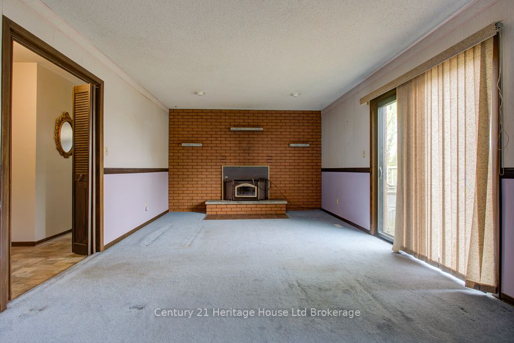 165 Park Row Property Photo 12