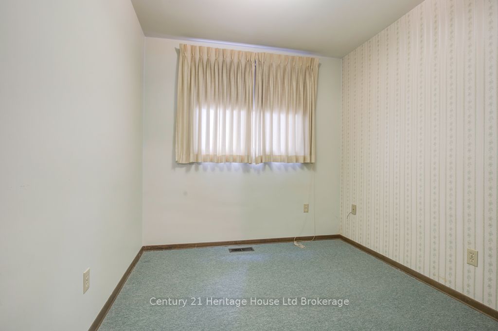 165 Park Row Property Photo 13