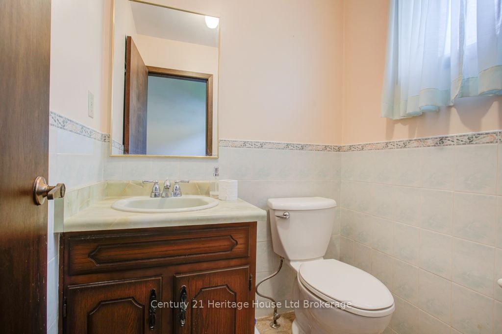 165 Park Row Property Photo 14