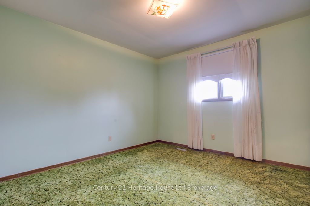 165 Park Row Property Photo 15