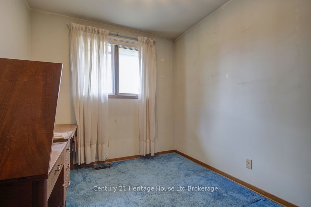 165 Park Row Property Photo 17