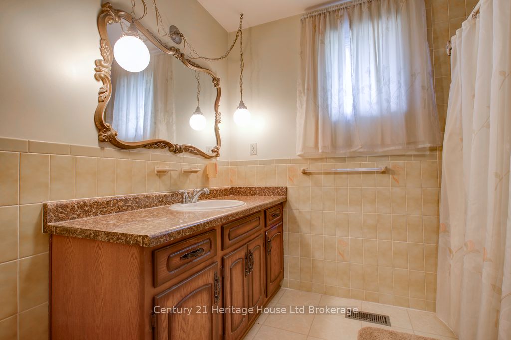 165 Park Row Property Photo 18