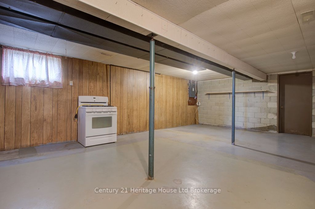 165 Park Row Property Photo 20