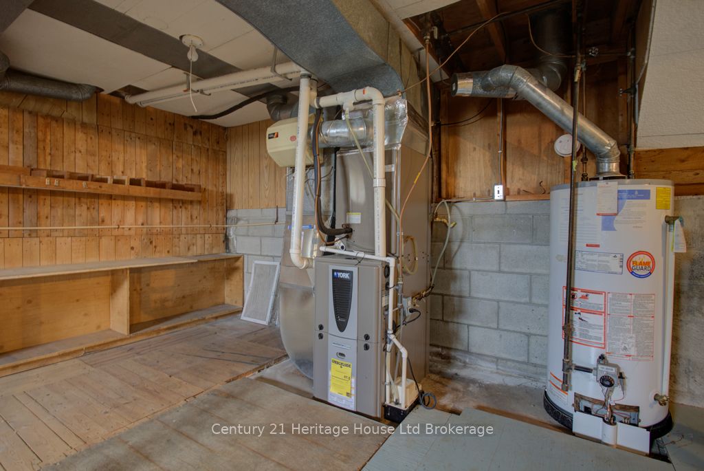 165 Park Row Property Photo 25