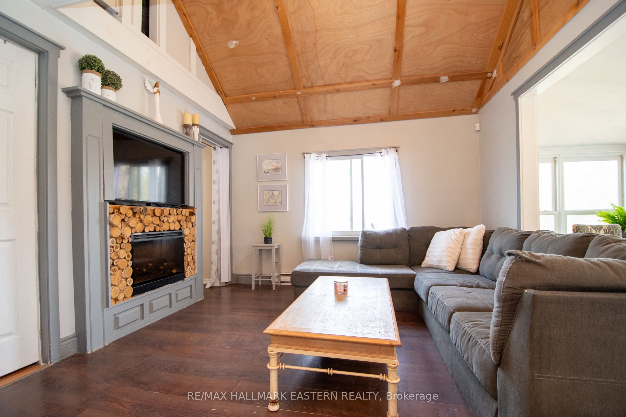 2305 Thurstonia Road Property Photo 4