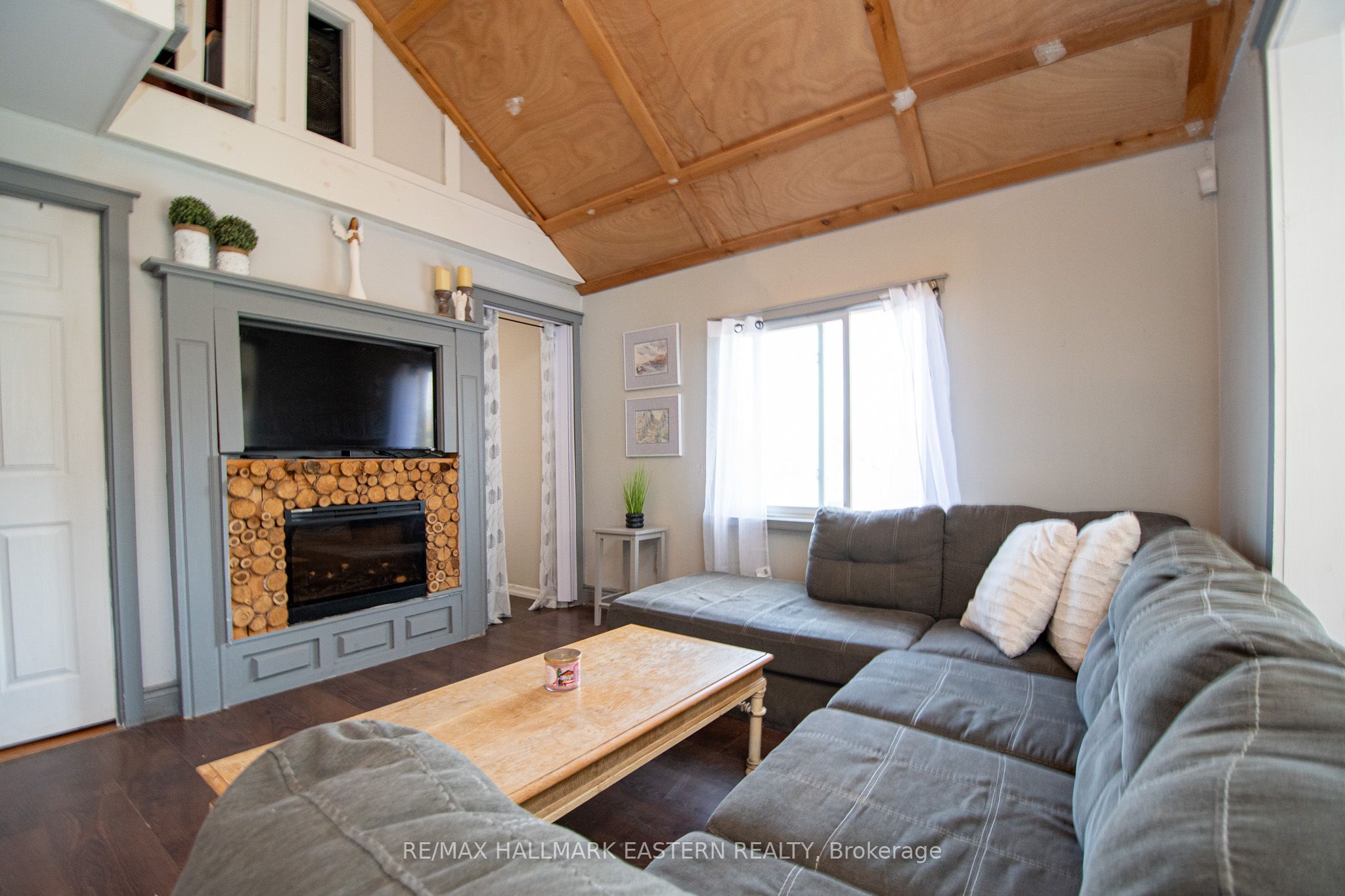 2305 Thurstonia Road Property Photo 5