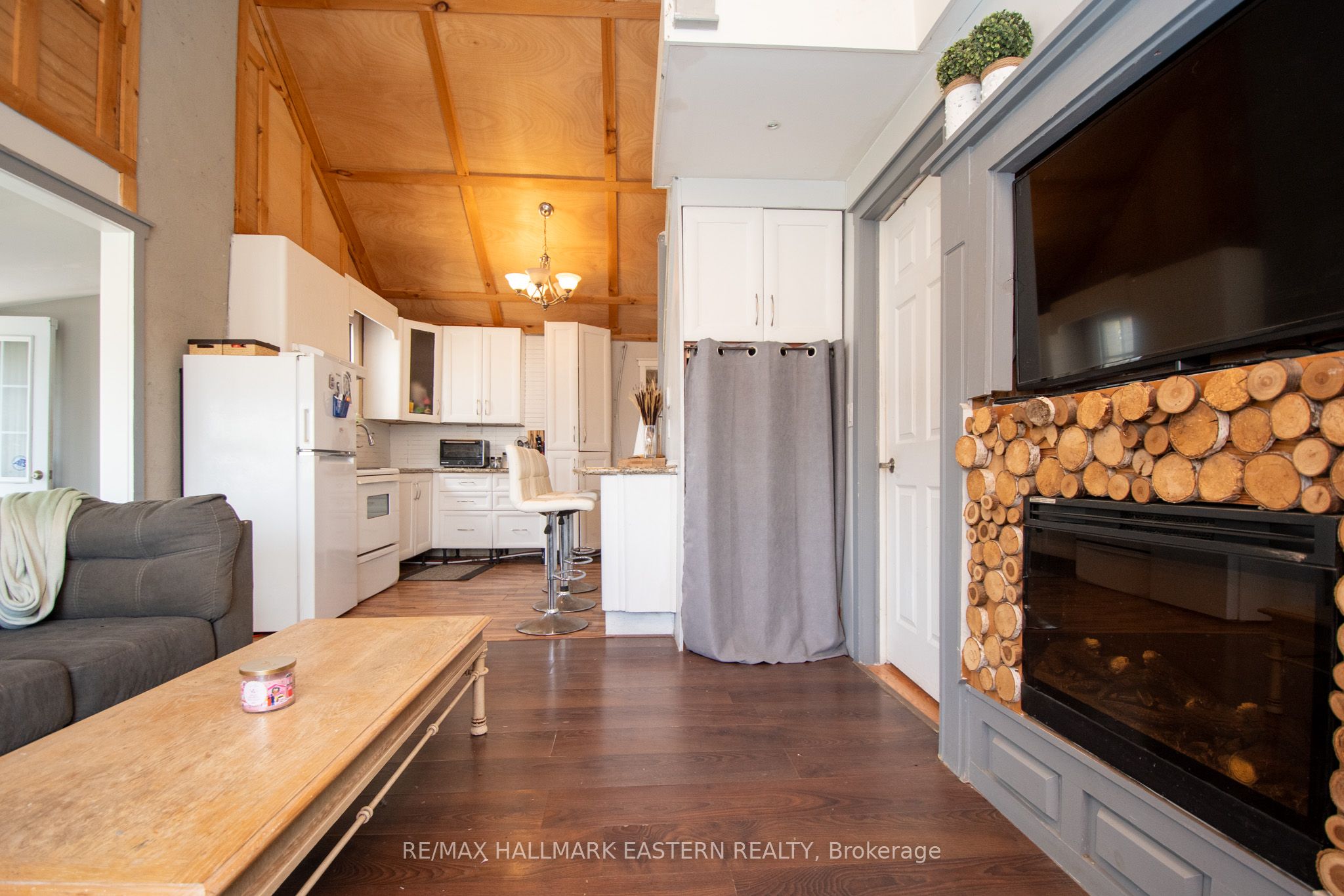 2305 Thurstonia Road Property Photo 8