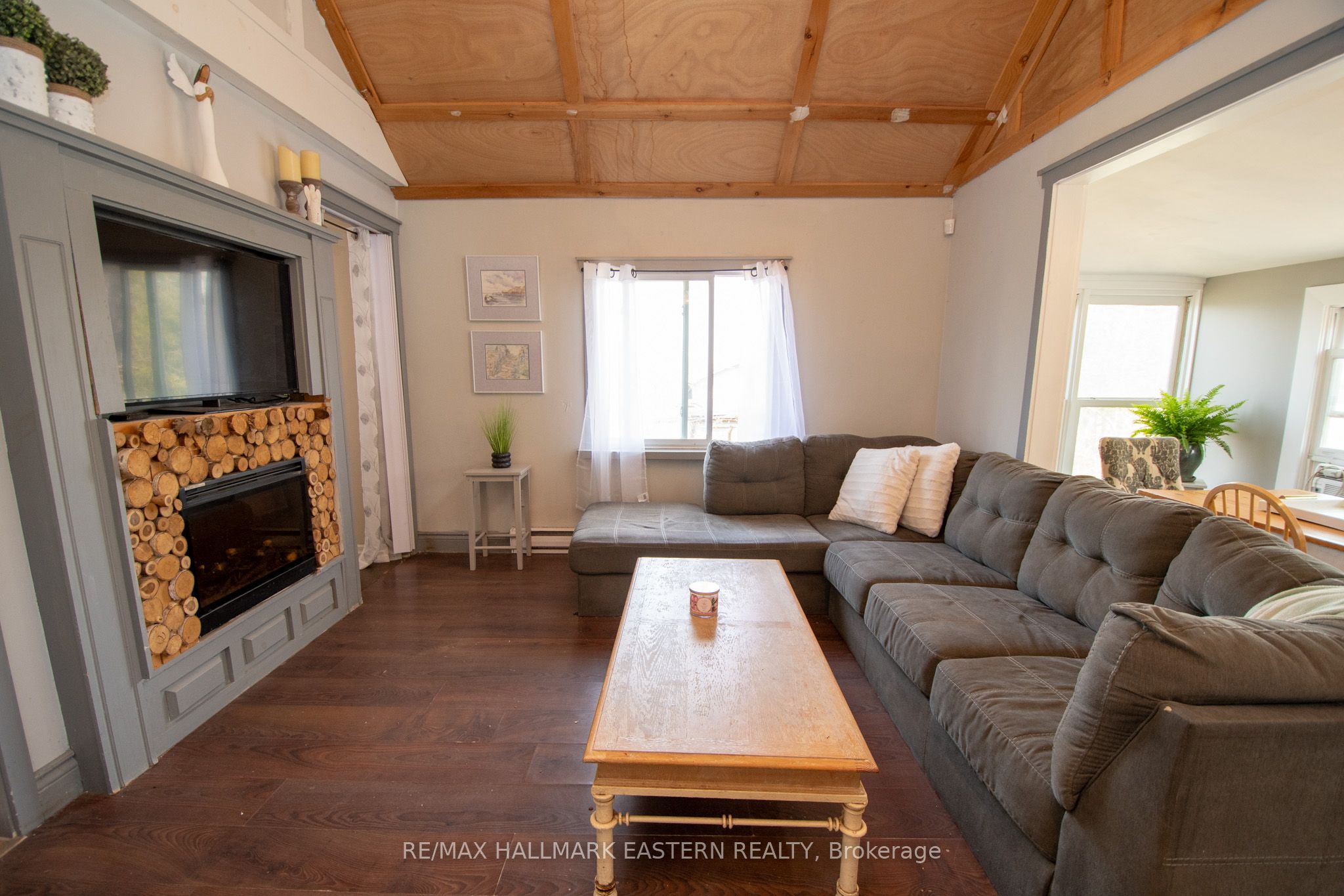 2305 Thurstonia Road Property Photo 9