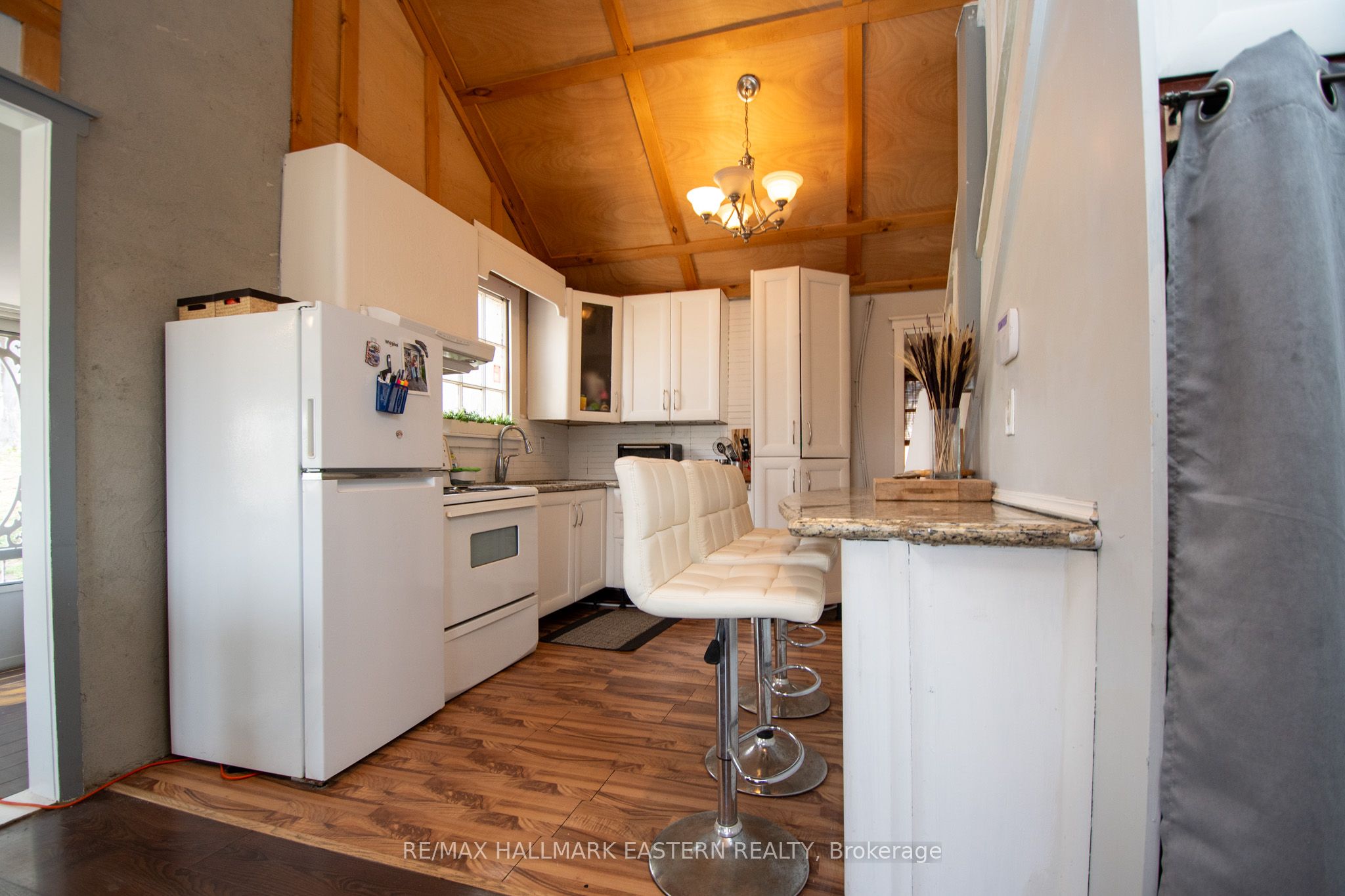 2305 Thurstonia Road Property Photo 12