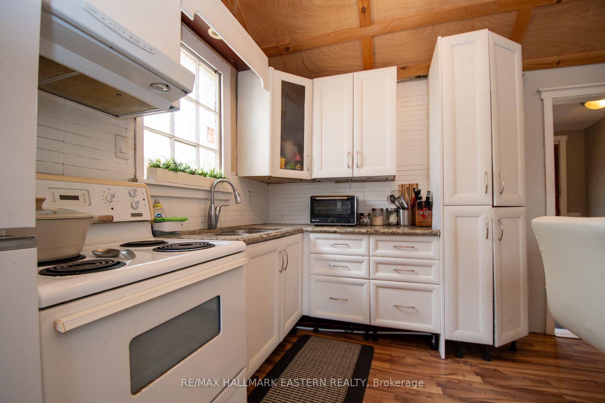 2305 Thurstonia Road Property Photo 13