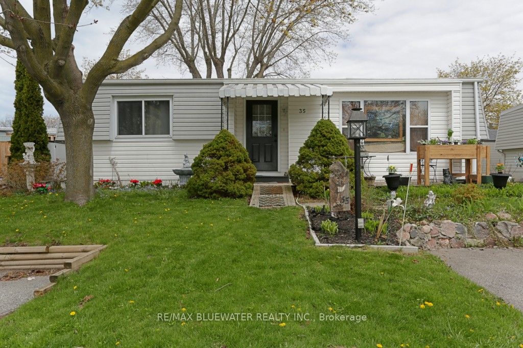 35 Pebble Beach Parkway Property Photo 1