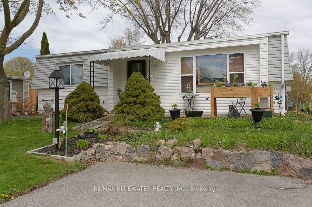 35 Pebble Beach Parkway Property Photo 2