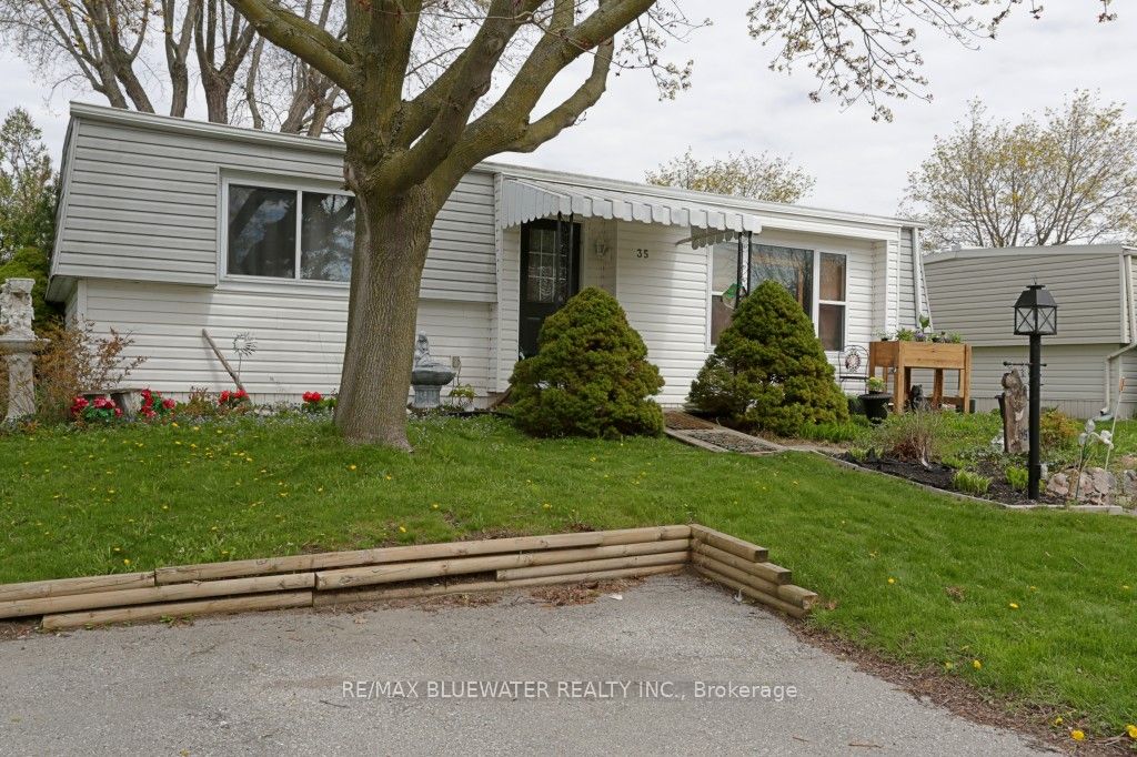 35 Pebble Beach Parkway Property Photo 3