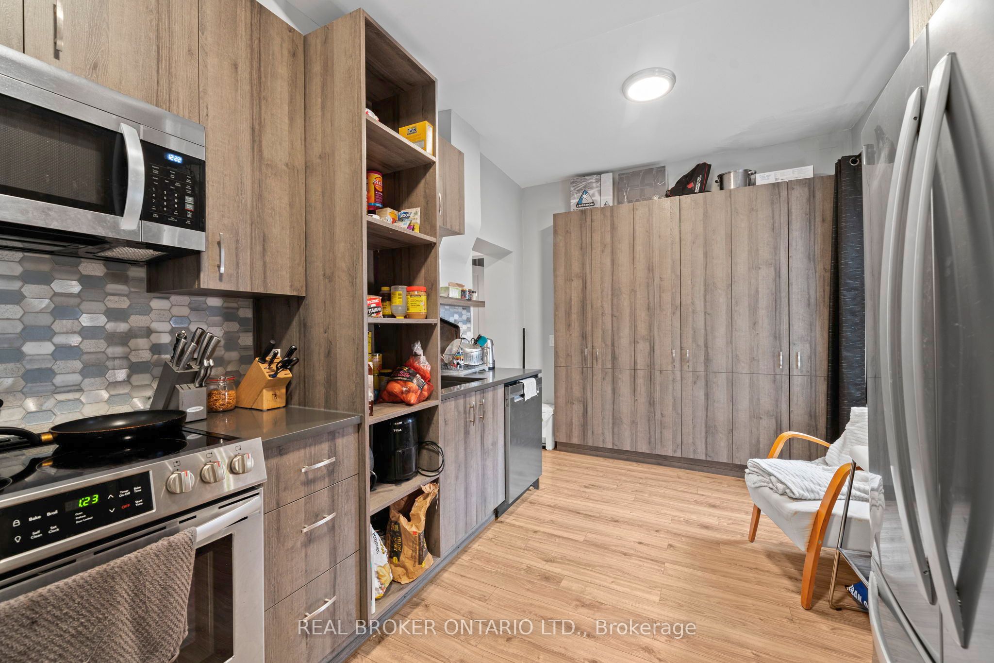 72 Fifth Avenue Property Photo 17