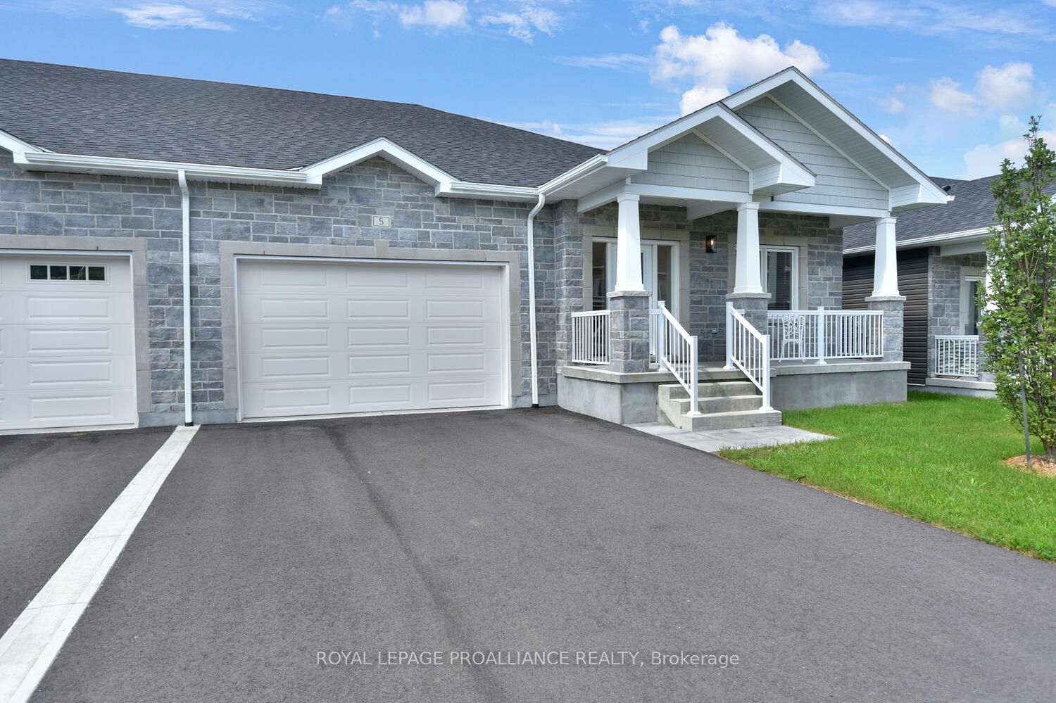 33 Douglas Marshall Crescent Property Photo 1