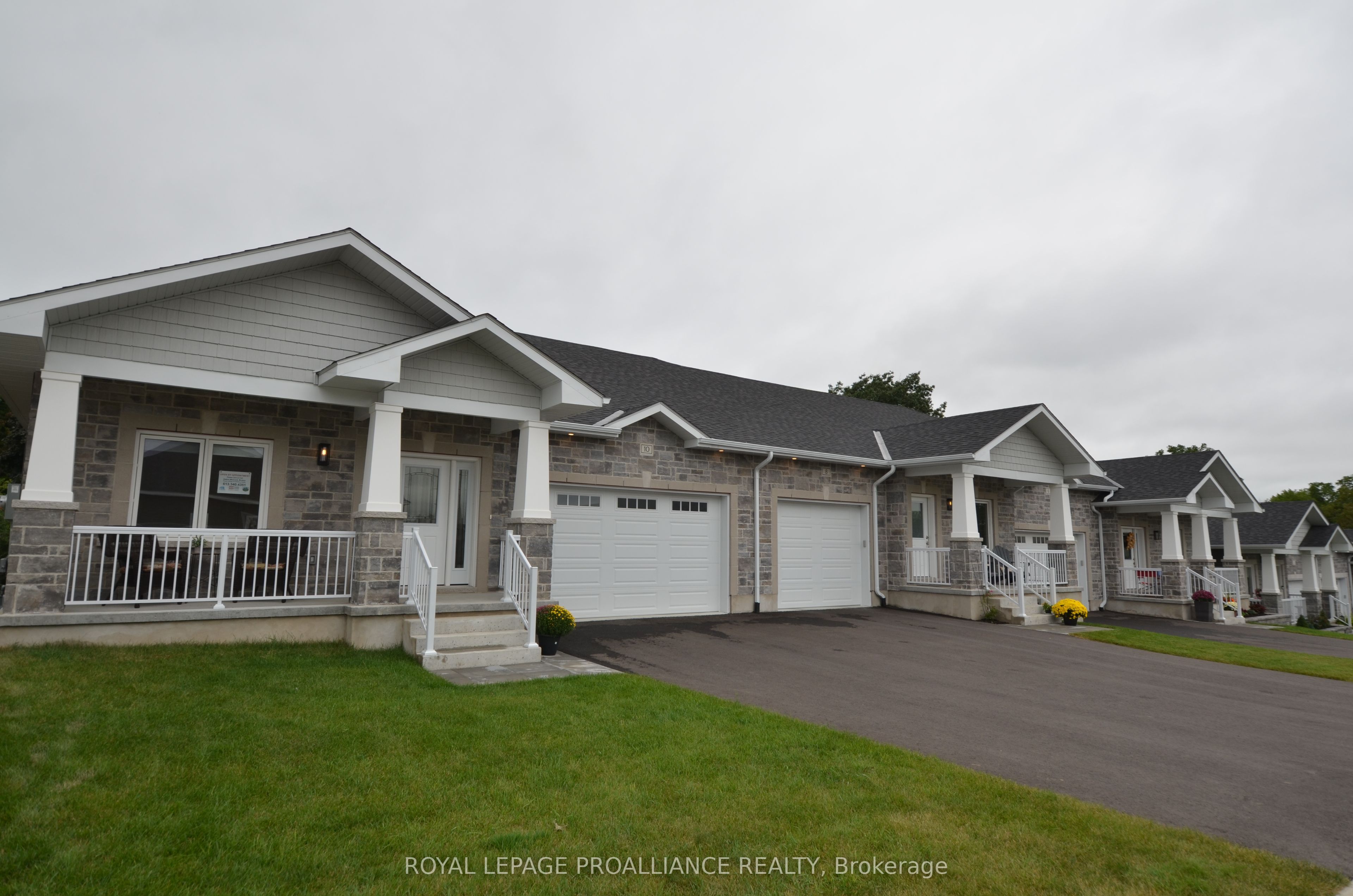 31 Douglas Marshall Crescent Property Photo 1