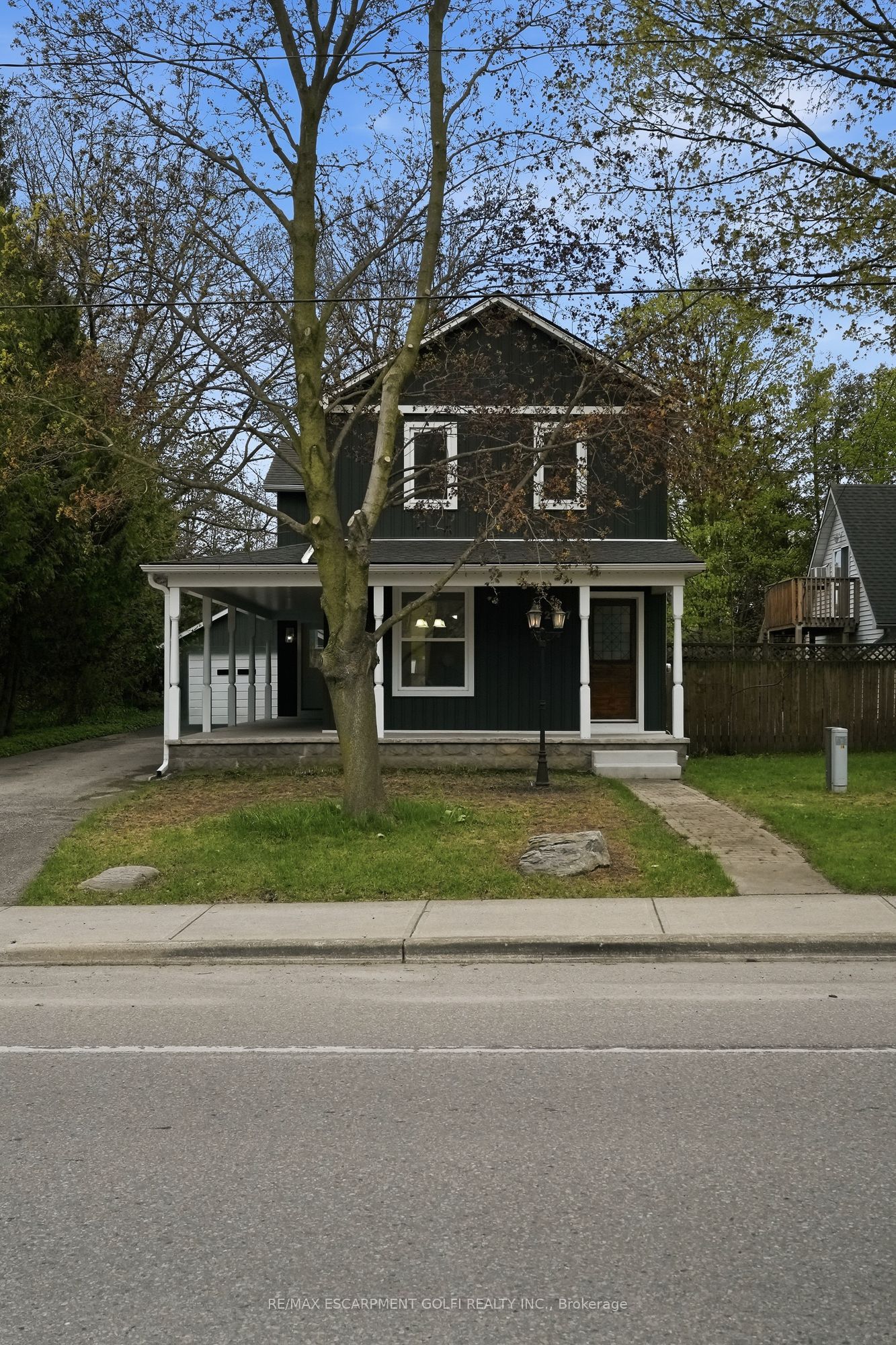 237 Main Street E Property Photo 4