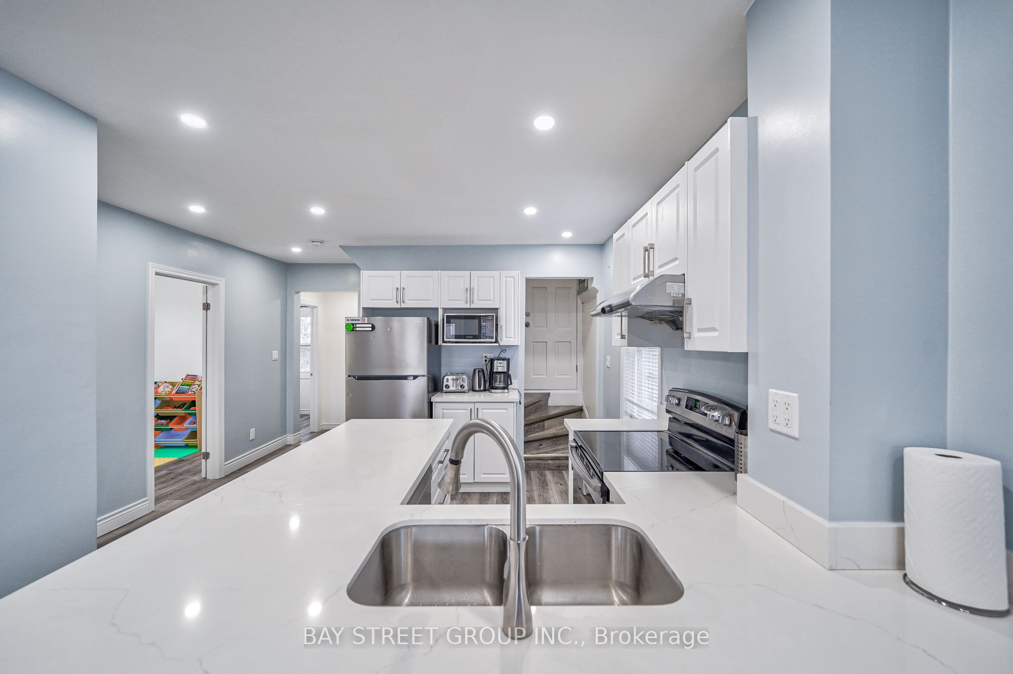 5241 Kitchener Street Property Photo 8