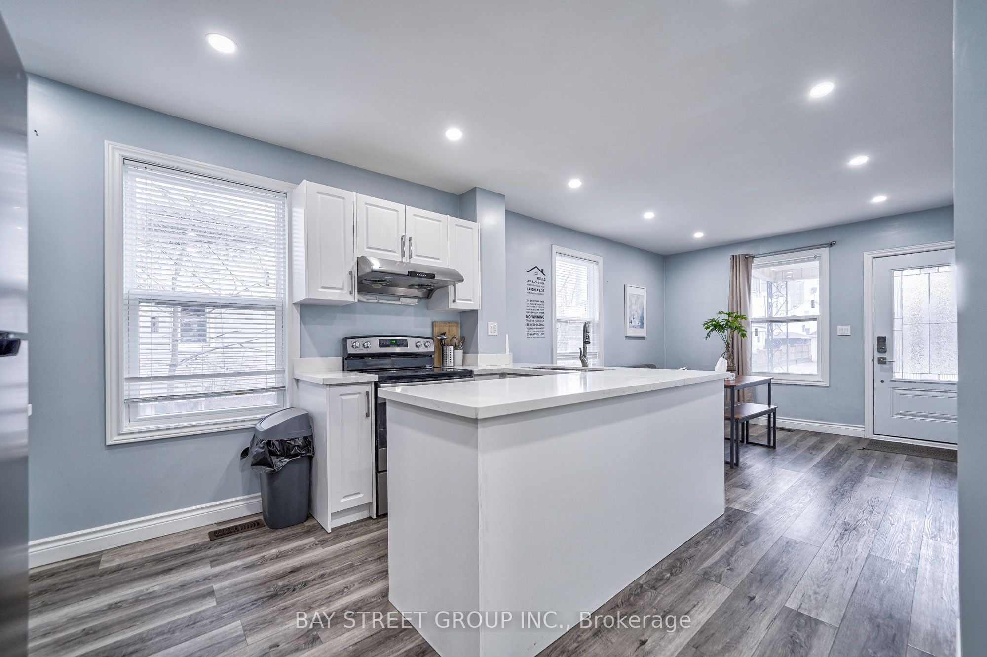 5241 Kitchener Street Property Photo 10