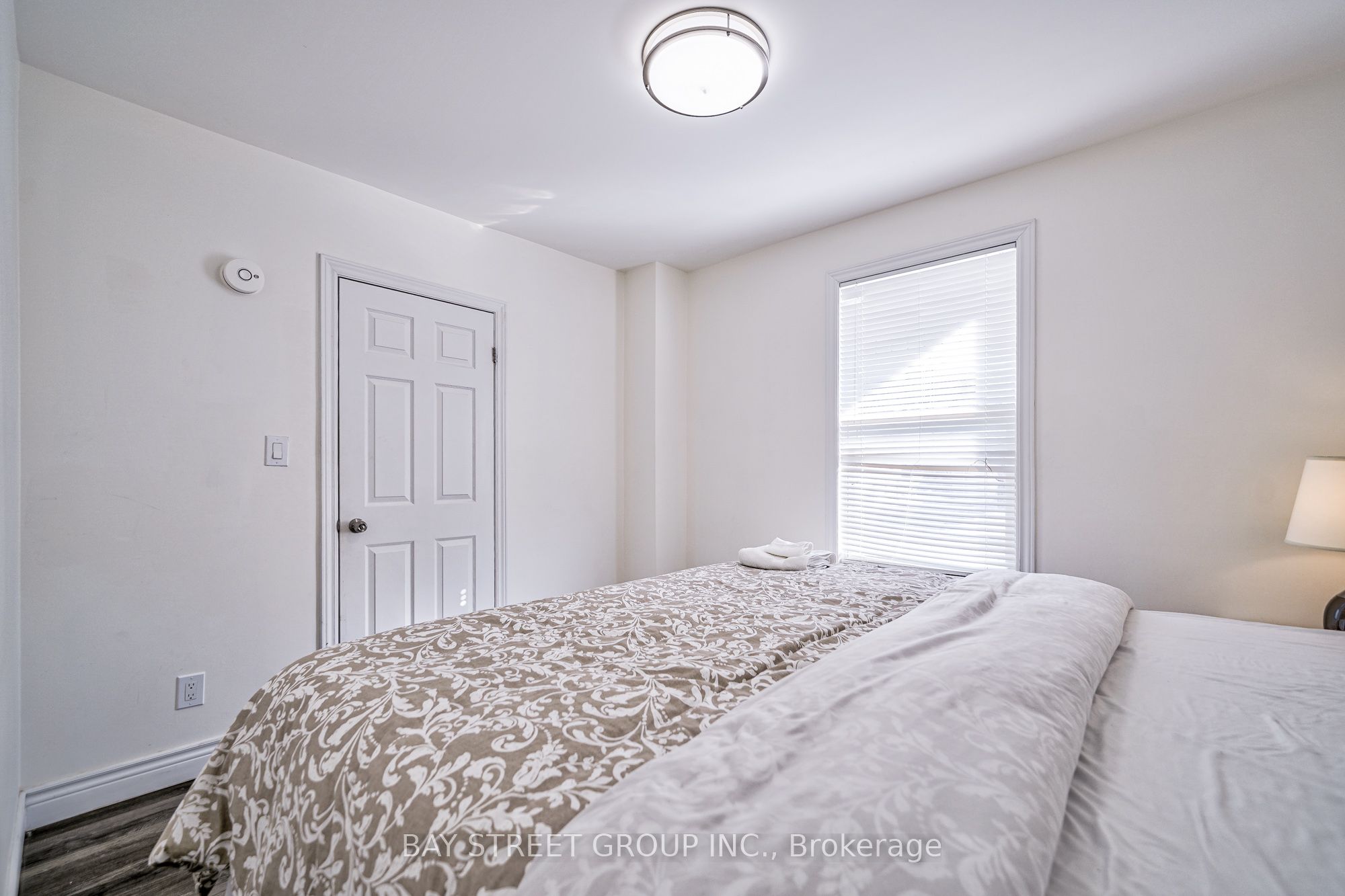 5241 Kitchener Street Property Photo 16