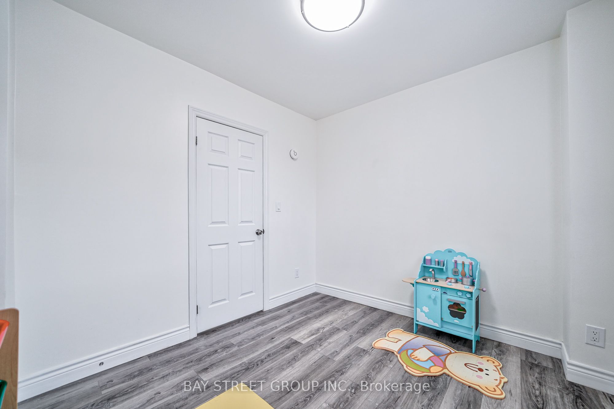 5241 Kitchener Street Property Photo 20