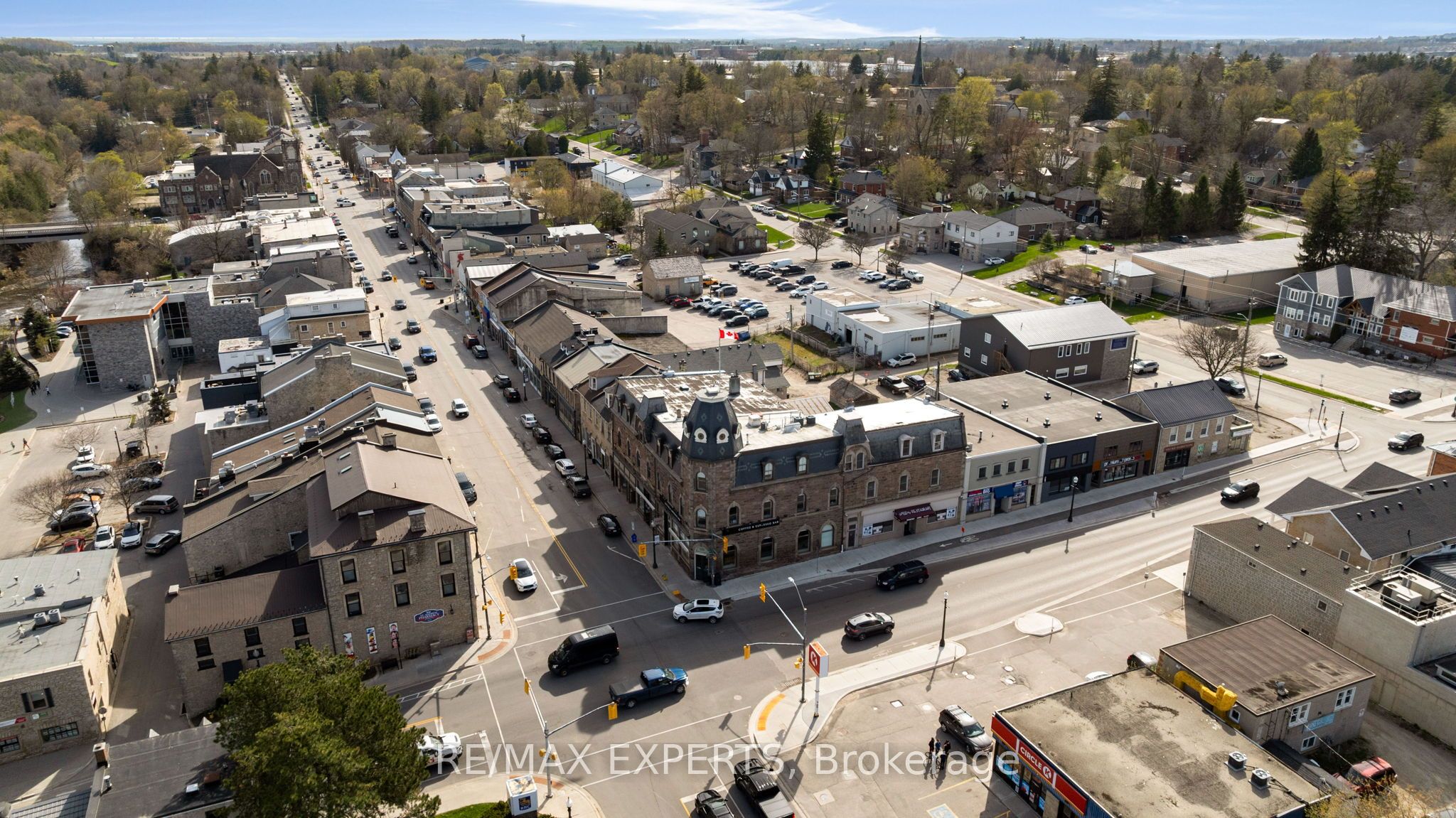 130 St David Street S Property Photo 2