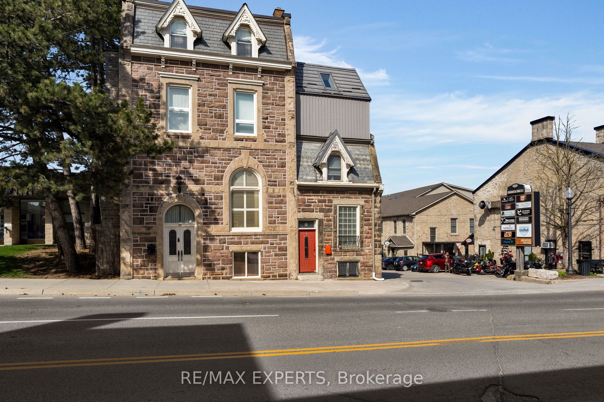 130 St David Street S Property Photo 5