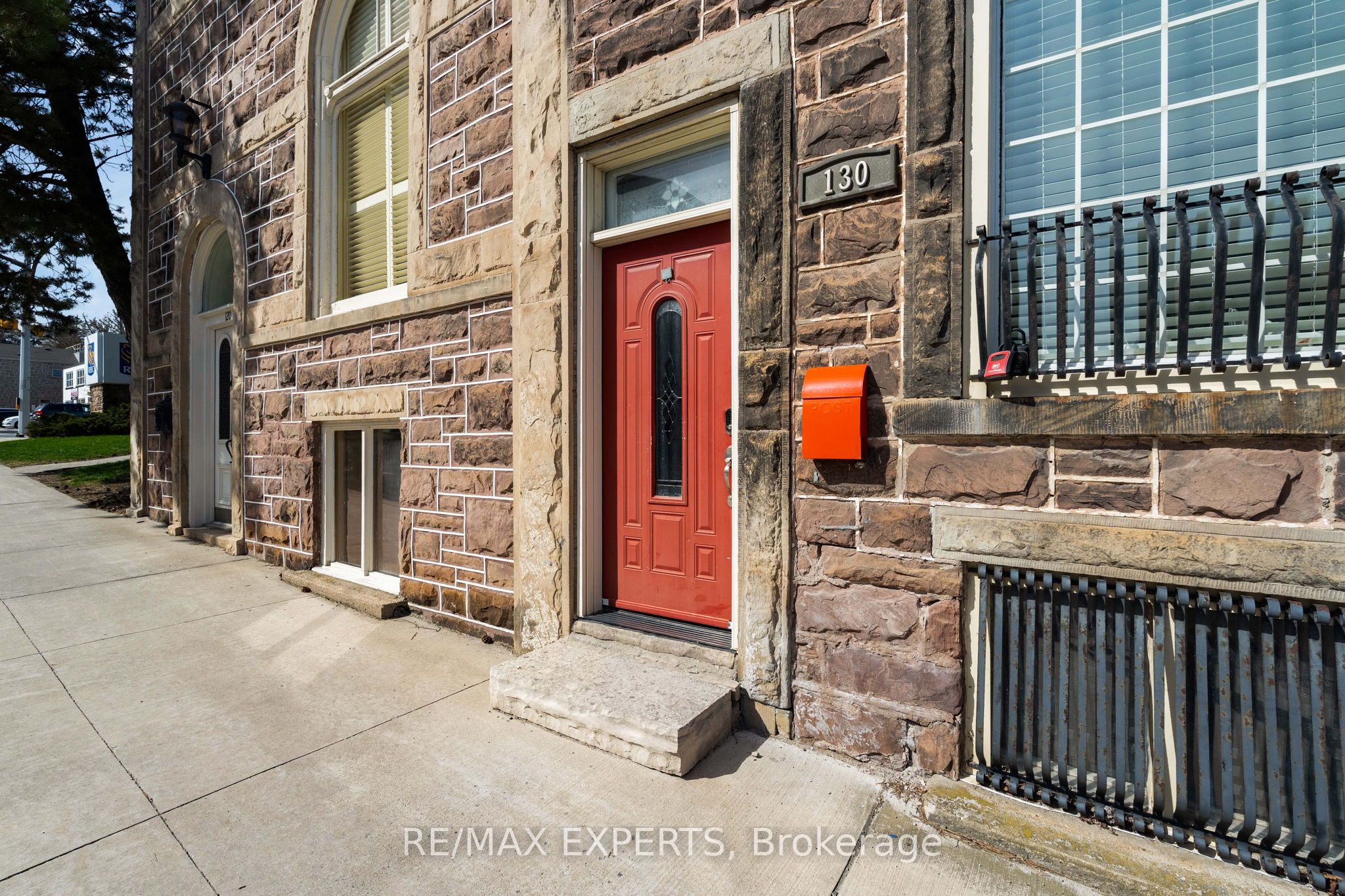 130 St David Street S Property Photo 6
