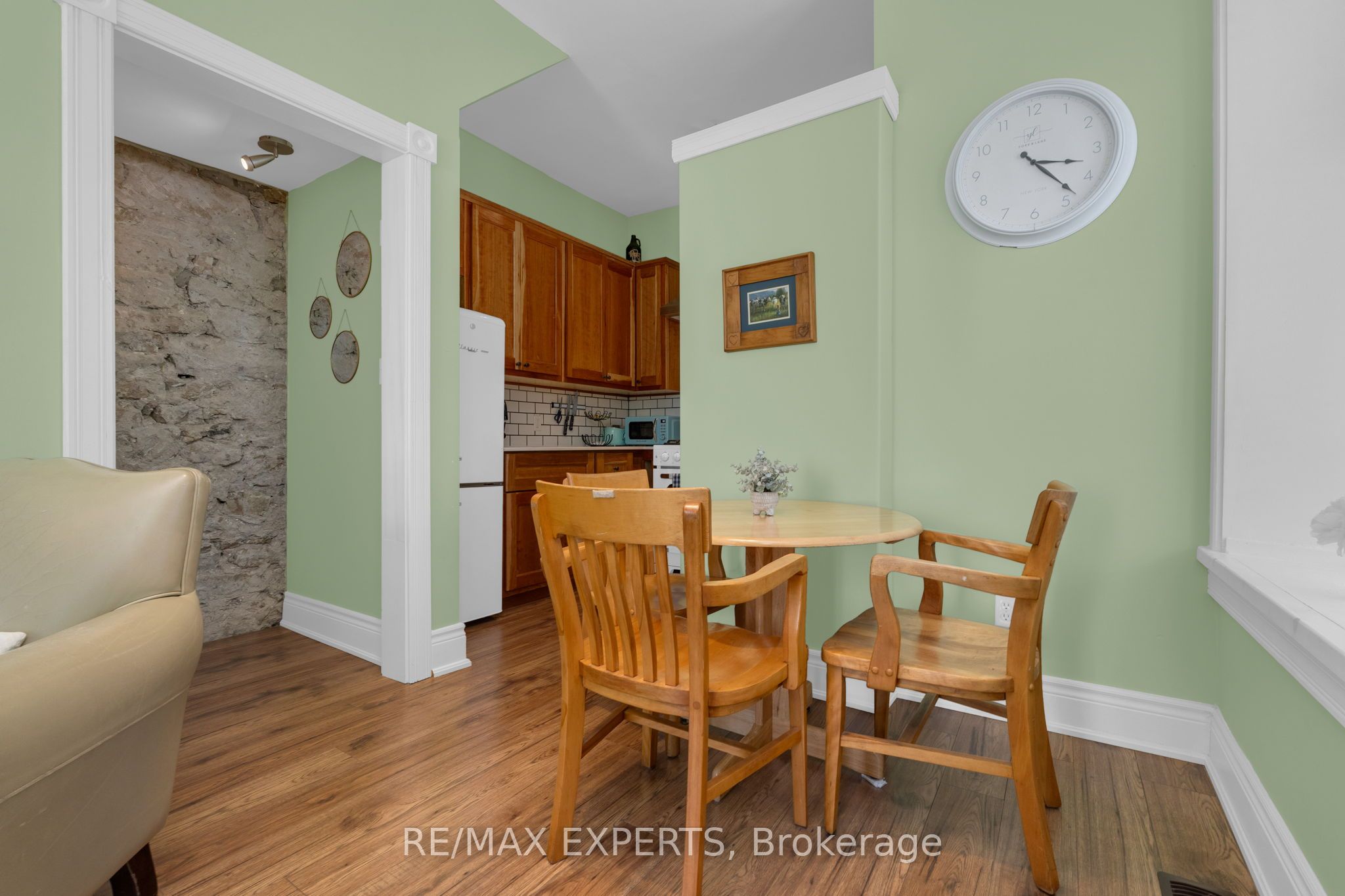 130 St David Street S Property Photo 10