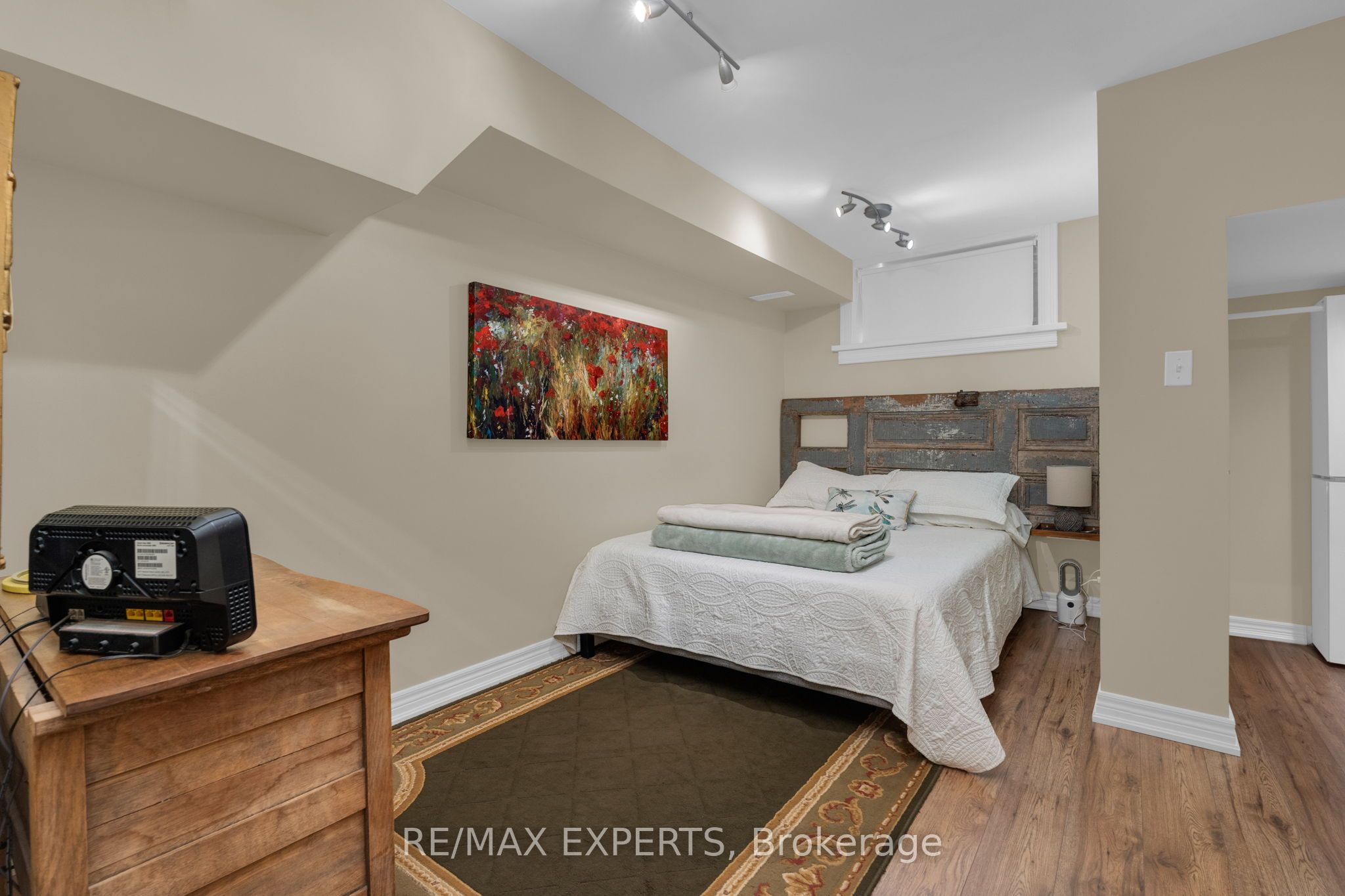 130 St David Street S Property Photo 16