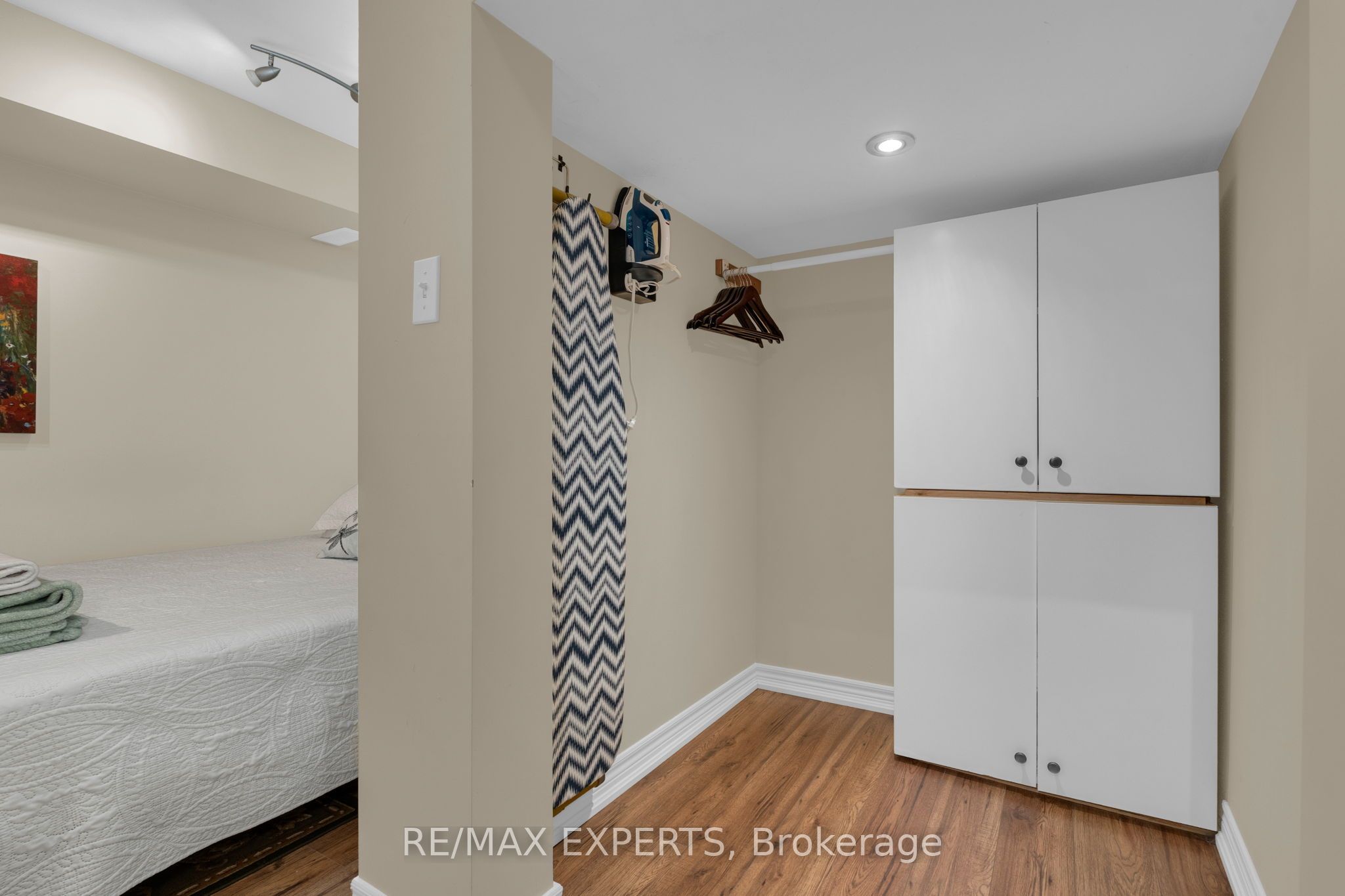 130 St David Street S Property Photo 18